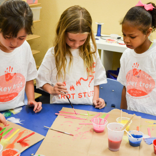 Kids learning to draw at Rosen Jewish community center